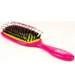 New! The Wet Brush Shine Enhancer & Detangler Pink